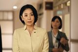 幹事長お気に入りの厚生労働大臣の鴨井（片平なぎさ）（ドラマ『罠の戦争』（c）カンテレ）