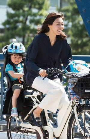 松嶋菜々子演じるヒロインの吉良奈津子は、出産と育児休暇を経て、3年ぶりに職場復帰したワーママ　（C）フジテレビ