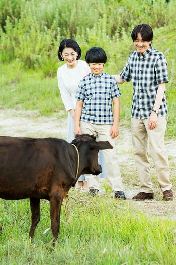 現行制度では皇位継承順位1位が秋篠宮さま、2位は悠仁さまになるが……(8月21日・ブータン)