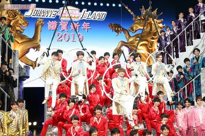 2019年1月、舞台『ジャニーズアイランド』会見にて、“五輪”に座るキンプリ