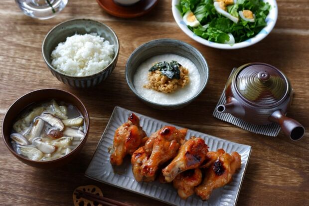 「1975年型和食」の例。ごはん、味噌汁に主菜と副菜2つの一汁三菜が基本。朝はスープでOK。