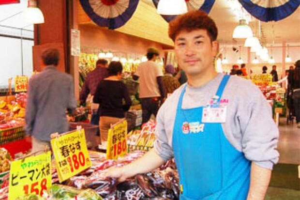 1992年、23歳で1店舗目をオープンした若かりし頃の秋葉社長（アキダイ公式HPより）