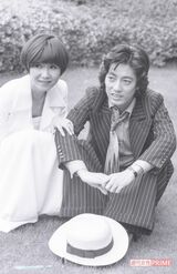 故・伊藤エミさんと婚約会見（'75年撮影）。コンサートでもファンに結婚を報告した　写真／週刊女性写真班