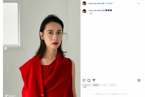 「長谷川京子みたい」と指摘された戸田恵梨香のモデルショット（本人インスタグラムより）