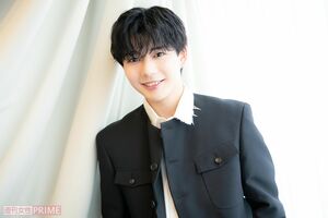 なにわ男子・長尾謙杜　撮影／矢島泰輔　ヘアメイク／花井菜緒（JOUER）　スタイリスト／菅沼愛（TRON）　衣装／ANARCHISTTAILOR、LIONHEART