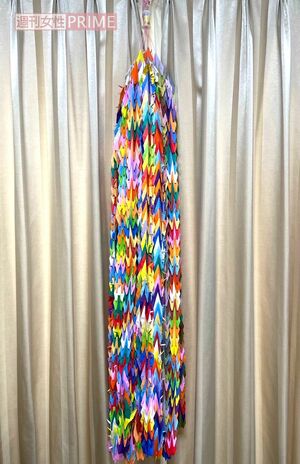 家族みんなで折ってくれた千羽鶴。最初の寛解導入療法中に完成し、テレビ電話で見せてもらい、家族の愛を感じたという