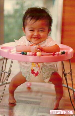 1歳。幼い頃は1年に3回は骨折し、捻挫などのケガは毎月のようにしていたが、いつも明るい子どもだった