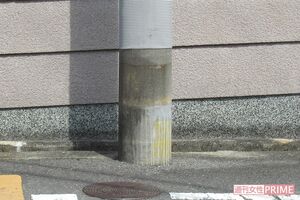 被害者の男性は発見時、側溝にうつぶせの状態ではまっていた