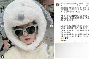 USJでスヌーピーの被り物ではしゃぐ様子をSNSに投稿した益若つばさ（本人のインスタグラムより）