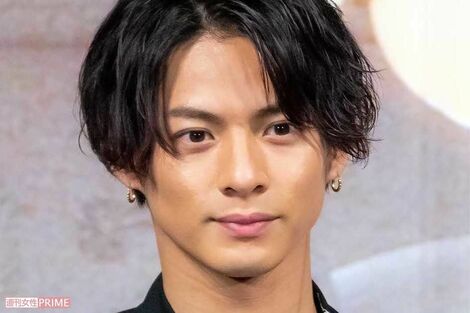 平野紫耀『YSL』新ビジュアルに「鼻がデカく見える」「写り悪い」残念声、正体は“セクシーショット”の髪型