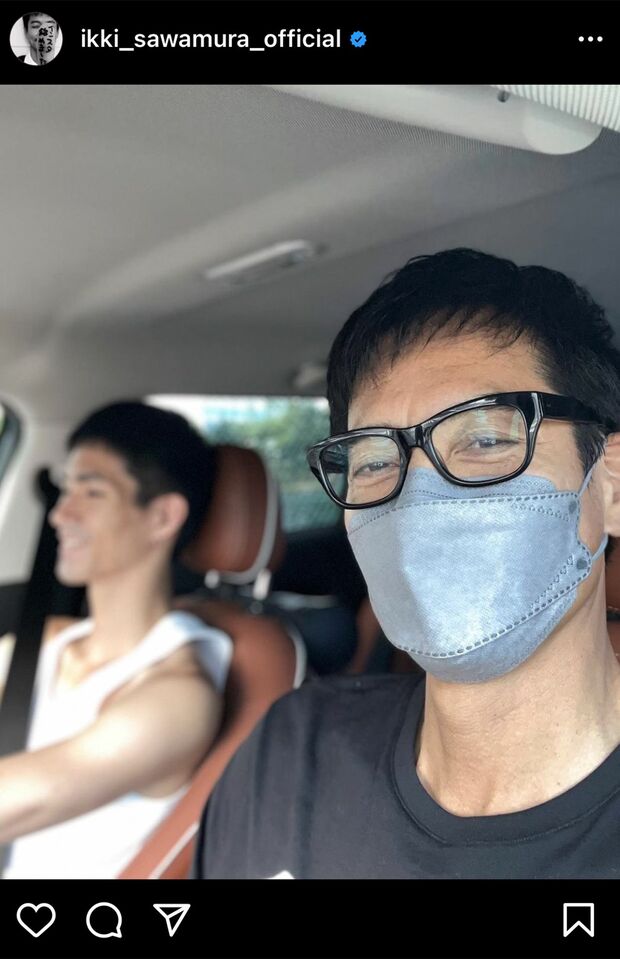 沢村一樹の奥で運転する息子の野村大貴。シルエットはまるで沢村の分身!?　（本人のSNSより）