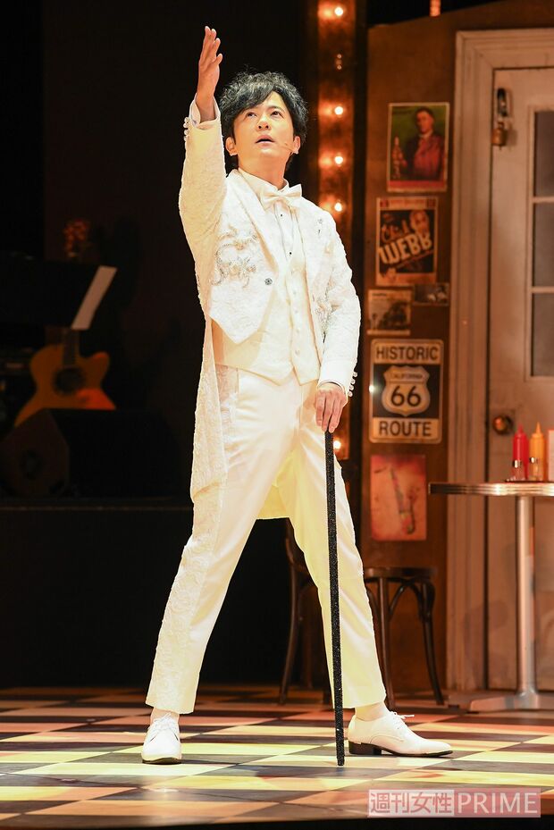 稲垣主演の舞台『君の輝く夜に ～FREE TIME,SHOW TIME～』でのひと幕。今年は3人ともそれぞれ舞台出演を果たした