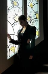 土屋太鳳は大胆に肌見せした黒のドレスを着用（ジョルジオアルマーニの公式Xより）