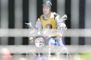 '12年、自動車学校で教習を受けている錦戸亮