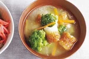 ブロッコリーとちくわのみそ汁　撮影／中野博安