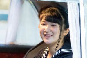 最近は、お友達とよく遊ばれることもあるという愛子さま（4月30日・半蔵門）