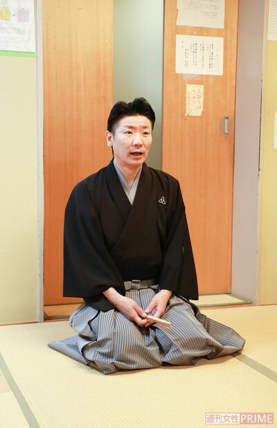 「勉強させていただきます」と先輩方へ挨拶。礼節は落語家の基本! 撮影/森田晃博