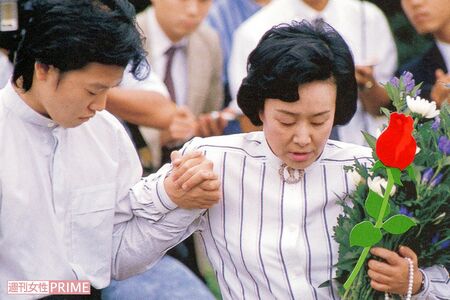 体調を崩し始めた1987年、ひばり（50）をエスコートする加藤