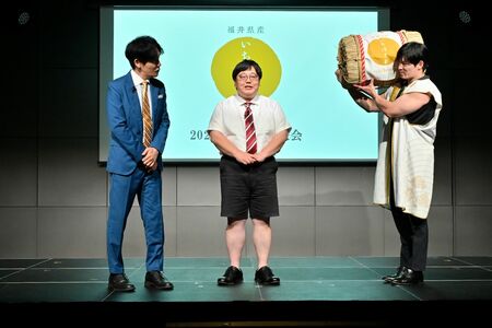 「いちほまれ」新CMのPR会にタイムマシーン3号とともに出席した石田たかと知事　写真提供／福井県庁