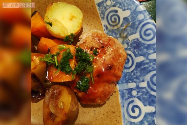 ひき肉ははんぺんと混ぜて、しょうが、みりん、しょうゆ、オイスターソースを隠し味にお団子に。仕込んでおけば、あらゆる料理に使える