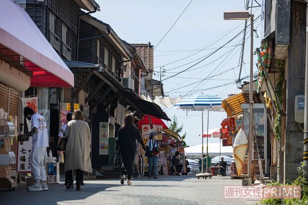 県内外からの来訪者でにぎわう観光名所でもある東尋坊。そのため、自殺のイメージが強調されるのを避けたい地元と、茂さんたちとの間で軋轢が生じたことも　撮影／齋藤周造