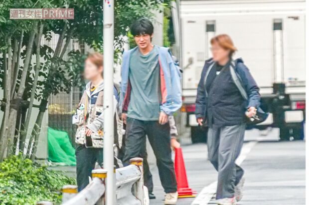 2025年10月下旬、日曜劇場『ザ・ロイヤルファミリー』ロケに参加した目黒蓮