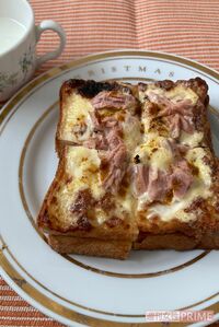 これで60円！「ツナマヨパンはカレー粉の香りが食欲をそそります。余ったスライスチーズやハムものせればクロックムッシュ風に」