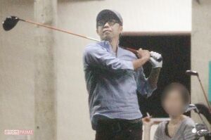 2011年、ゴルフに興じる矢作兼