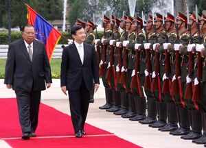 ラオスへは当時皇太子だった陛下も2012年に訪問された（写真は時事通信）