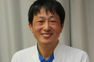 鴫原良仁先生　認知症サポート医、脳科学者。北斗病院精密医療センターセンター長、十勝リハビリテーションセンター「もの忘れ外来」医師。『脳科学者でもの忘れ外来医師が教える認知症はけっこう良くなる』（河出書房新社）が発売中。