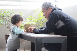 祖父と孫に見られようが「子どもが欲しい」!?（写真はイメージです）