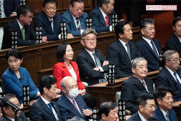 まさに紅一点、イメージカラーの「赤」をやめない松島みどり議員