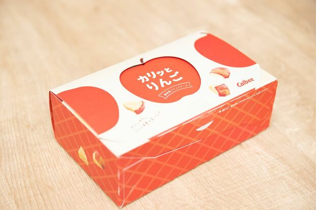 遠藤氏が直近で今手掛けたフライに頼らない乾燥製法を用いた『カリッとりんご』　写真提供／カルビー株式会社