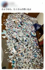 AKB48のファンが関連グッズの数々を粉々に（Twitterより）