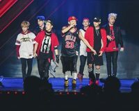 BIGBANGの弟分グループ・iKON、失神者も出た熱狂のステージ