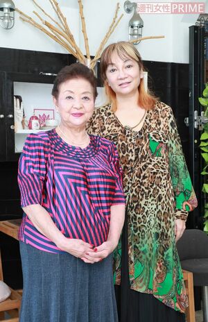 あっという間に仲良くなった小笠原祐子さんと岩井志麻子さん