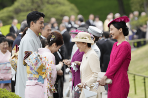 園遊会でりくりゅうペアと談笑。佳子さまは2人が以前に演じたプログラムを挙げるなど、経験者としての一面をのぞかせた(2026年4月17日)
