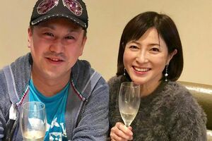 岡江久美子さん(右)と木村仁容疑者(容疑者SNSより)