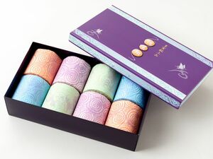化粧箱に入った贈答用『羽美翔【天】』。1巻き1巻きが高級土佐和紙に包まれ、気品があふれ出ている　※画像をクリックするとAmazonの商品ページにジャンプします。
