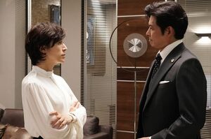 甲斐とチカのシーンには、往年の人気ドラマを彷彿させるものが…　(c)フジテレビ