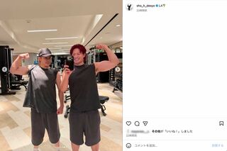 鍛え上げた“極太”の腕を披露した平野紫耀と岸優太(平野のインスタグラムより)