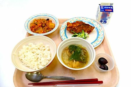 パンが中心だったり、白米が登場したり。世代によりメニューは変わるけど……