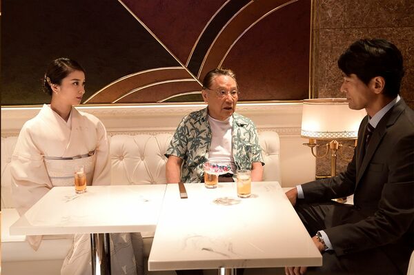 元子は、政財界の大物相手に、夜の銀座の頂点を目指す　(c)テレビ朝日