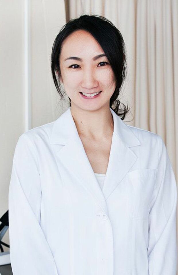 蘆田英珠先生●代官山クリニック院長。北里研究所病院美容医学センターで美容を学ぶ。内側からのアンチエイジングの必要性を感じ10年以上分子栄養学を学んだのち、2015年に無添加にこだわったカフェを併設した「代官山クリニック」をオープン。