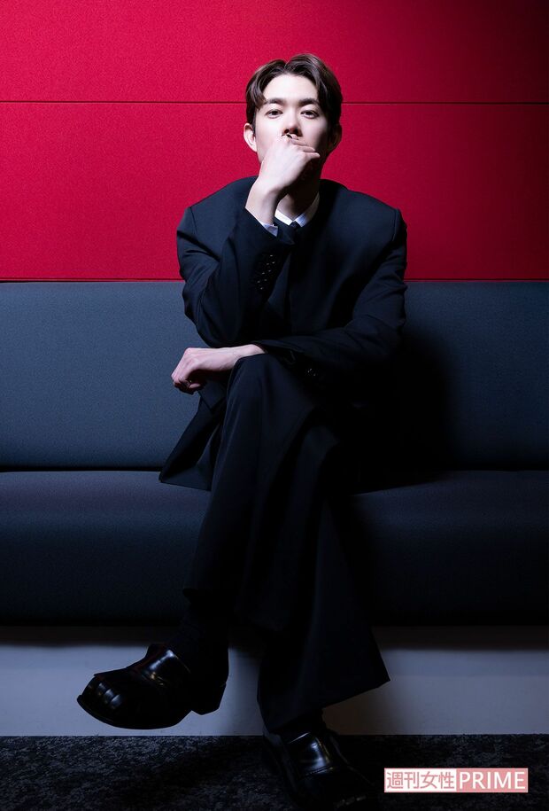 宮沢氷魚　撮影/吉岡竜紀 　スタイリスト/末廣昂大 　ヘアメイク/古久保英人（OTIE）