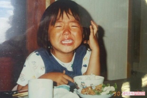 2歳上の兄、1学年下の妹に挟まれ、長女として誕生。きょうだいの絆は強い