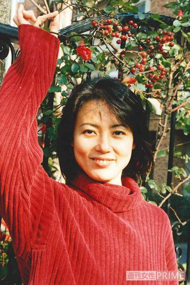 篠山紀信によるヘアヌード写真集『女優ごっこ』を出版し話題となるなど、'90年代も多岐にわたり活躍