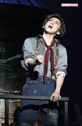 ニュージーズたちのダイナミックなダンスや歌声が今作品の大きな魅力。センターで輝きを放つ大我から目が離せなくなる　写真提供／東宝演劇部