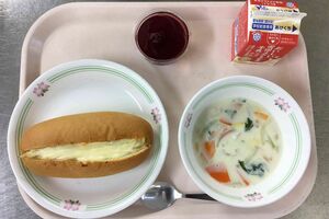 品川区立小学校の給食の一例（品川区立鈴ヶ森小学校HPより）