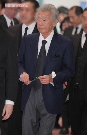 2024年3月18日の「伊集院さんお別れ会」に参列したみのもんた、髪の毛は伸び放題に